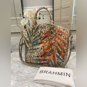 Brahmin Botanica Large DUXBURY Melbourne

Dust Bag and Shoulder Strap. Like New.